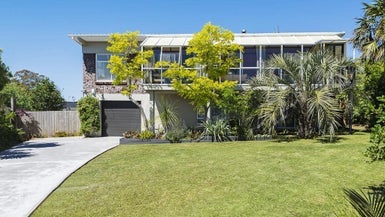 8 Towra Place, Botany Downs, Auckland - Carousel 1