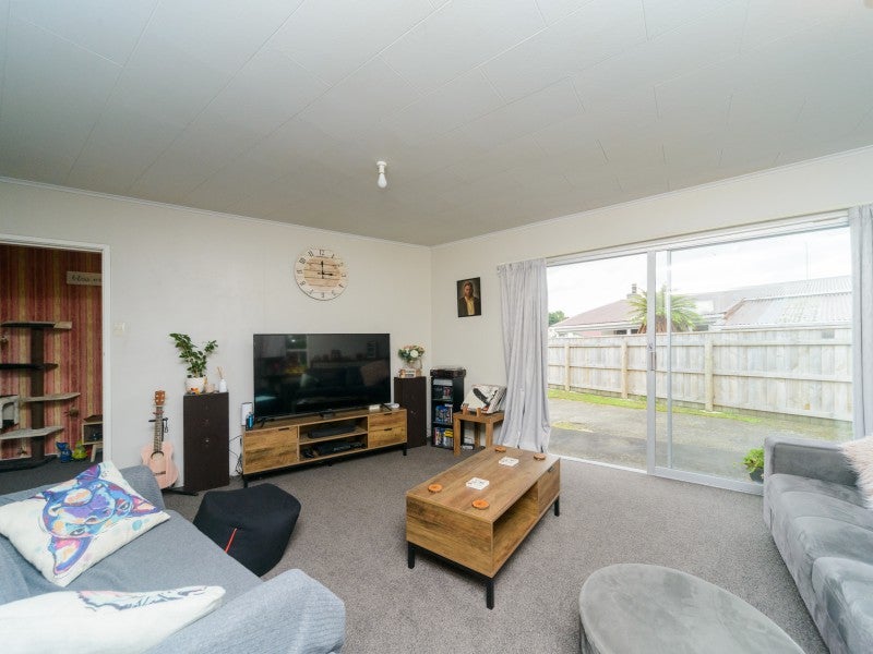 15 Cavendish Crescent, Awapuni, Palmerston North - Carousel 2