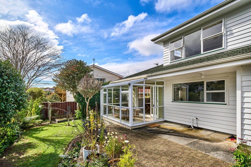 11 Mckeefry Grove, Tawa, Wellington - Carousel 2