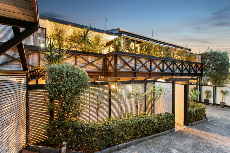 0 , St Heliers - Carousel 1