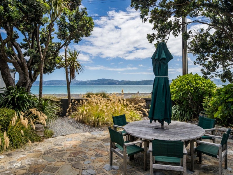 145 Marine Parade, Eastbourne, Lower Hutt - Carousel 1