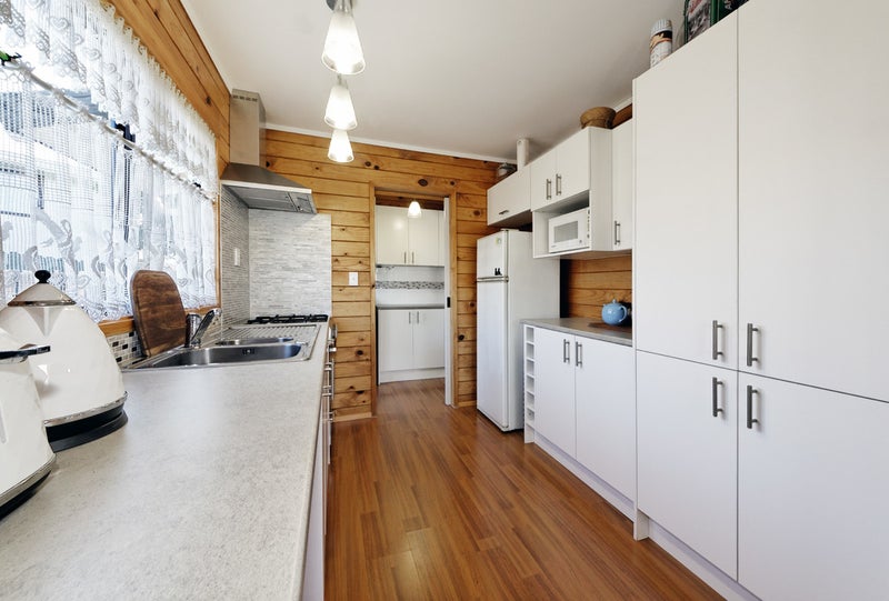 2 Elizabeth Drive, West Harbour, Auckland - Carousel 2