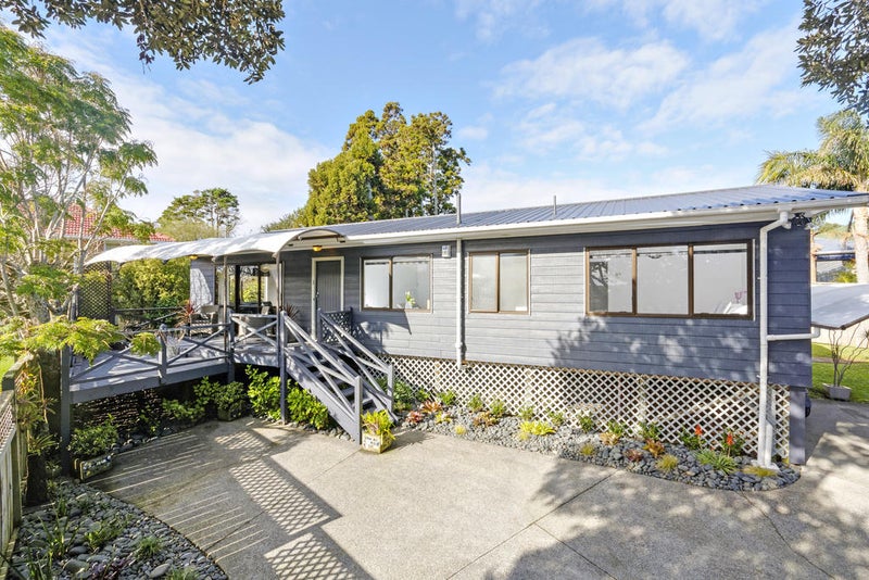 2/30 Barron Drive, Green Bay, Auckland - Carousel 1