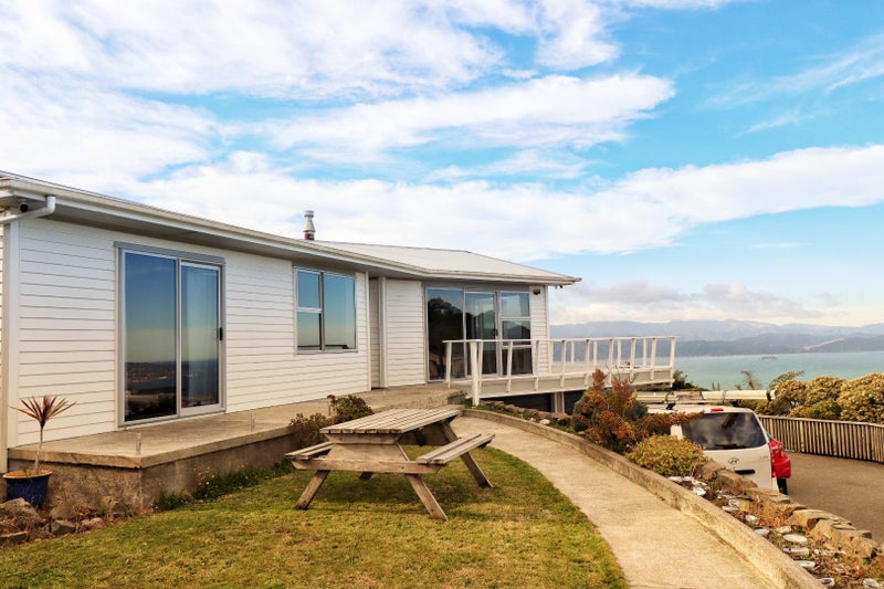 14 Somes Crescent, Newlands, Wellington - Carousel 1