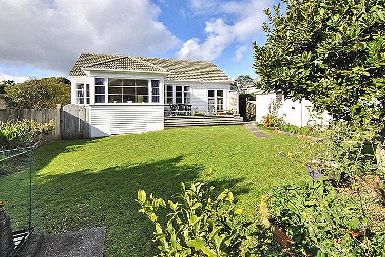 8 Bannister Avenue, Johnsonville, Wellington - Carousel 1