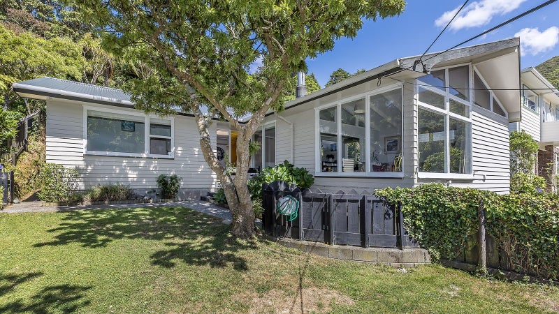 131 Awarua Street, Ngaio, Wellington - Carousel 1