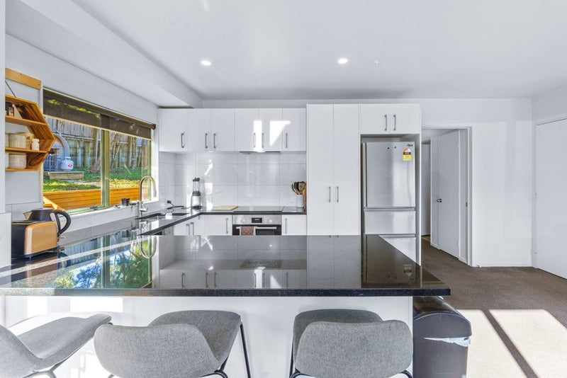 121B Sunnyside Road, Sunnyvale, Auckland - Carousel 2