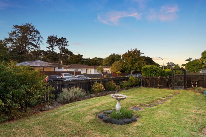 53 Helena Street, Massey, Auckland - Carousel 17