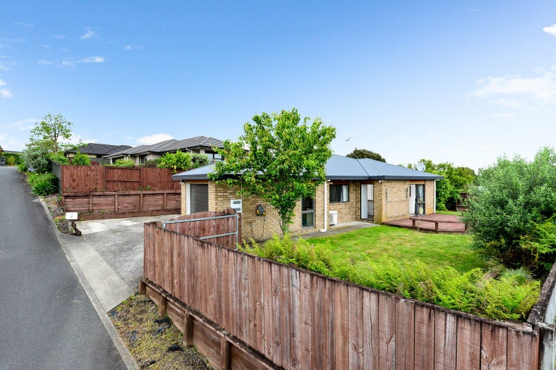 87 Dixon Road, Glenview, Hamilton - Carousel 1