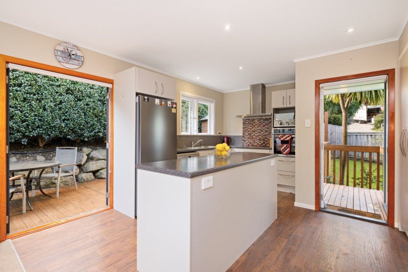 5 Waikite Way, Welcome Bay, Tauranga - Carousel 1