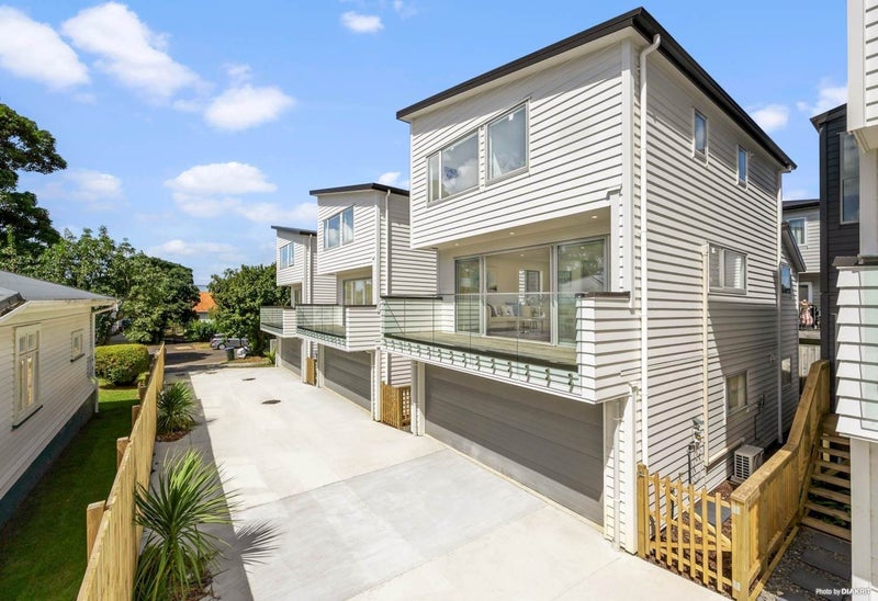 7C Waddell Avenue, Point England, Auckland - Carousel 1