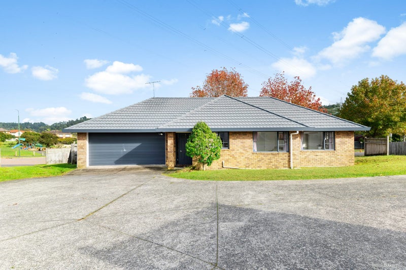 1/11 Roanoke Way, Albany, Auckland - Carousel 1