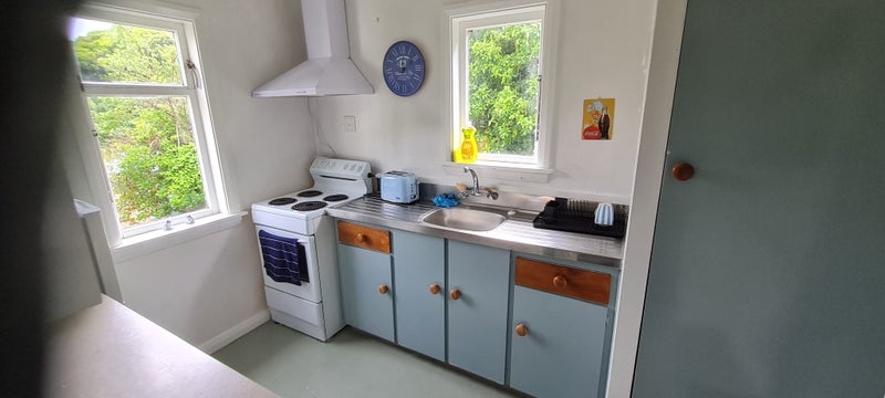 18 Albemarle Road, Northland, Wellington - Carousel 2