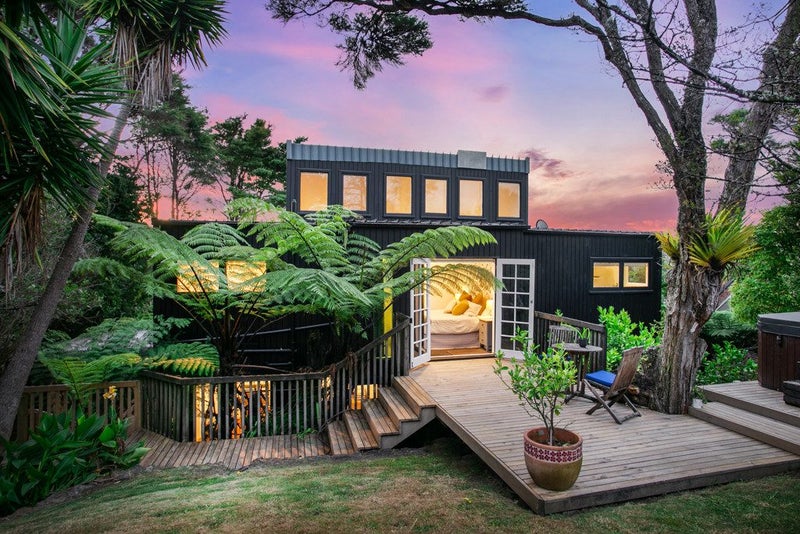 6 Victory Road, Laingholm, Auckland - Carousel 1