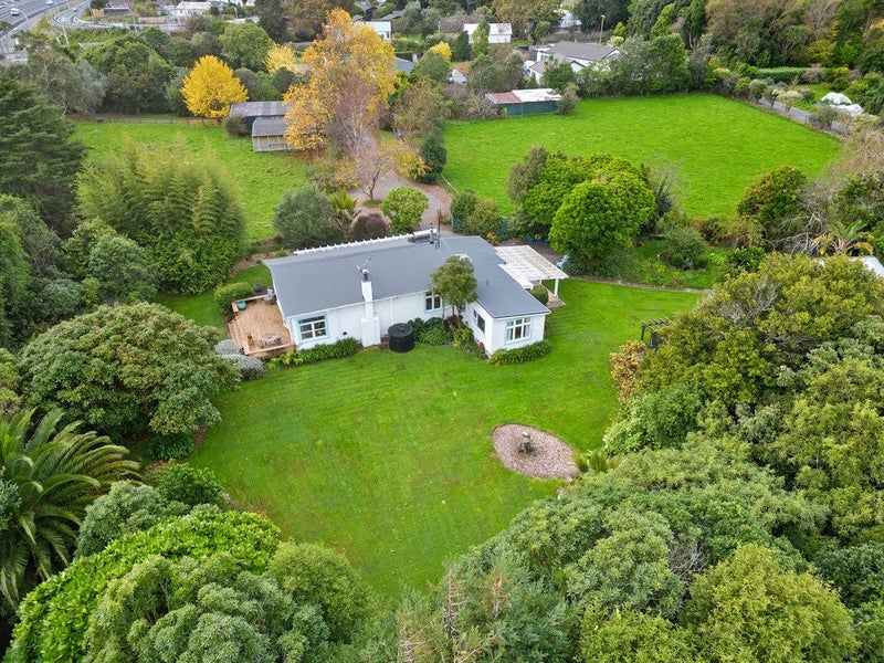 46 County Road, Otaki - Carousel 2