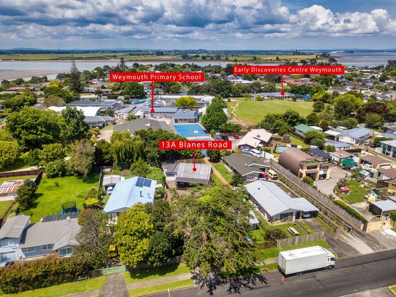 13 Blanes Road, Weymouth, Auckland - Carousel 32