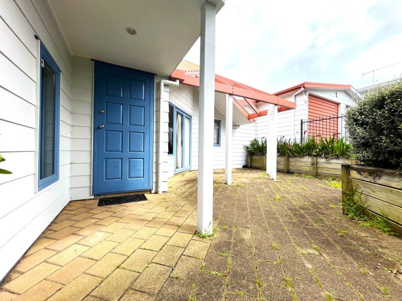 18 Houpara Street, One Tree Hill, Auckland - Carousel 2