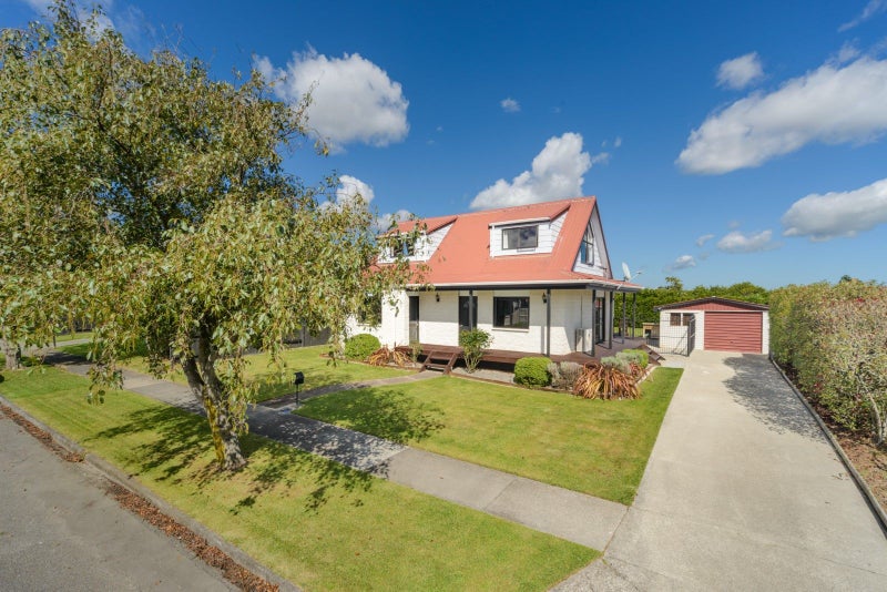 32 Suzanne Grove, Kelvin Grove, Palmerston North - Carousel 2
