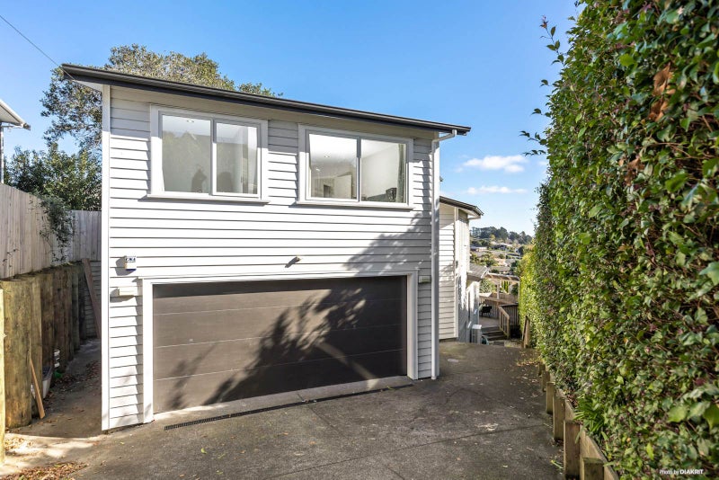 26A Sunset Road, Unsworth Heights, Auckland - Carousel 1