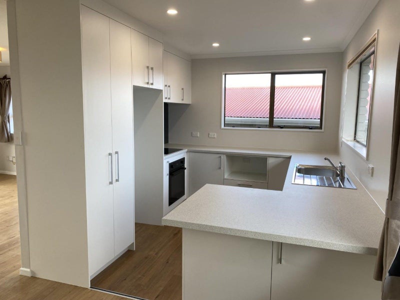 20 Poplar Grove, Whalers Gate, New Plymouth - Carousel 2