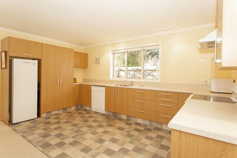 6 Jordan Avenue, Tinwald, Ashburton - Carousel 2