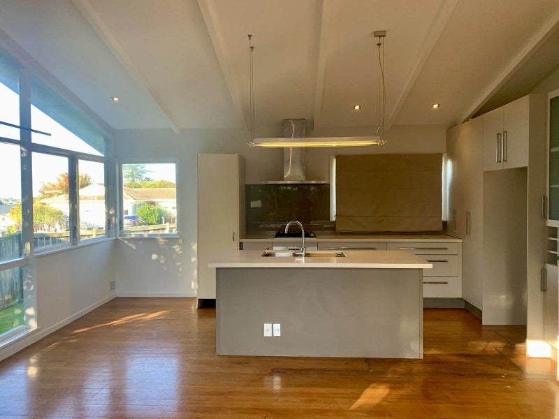 16 Abraham Place, Saint Johns, Auckland - Carousel 2