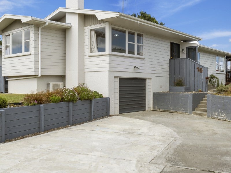 16 Anakiwa Street, Kelvin Grove, Palmerston North - Carousel 2