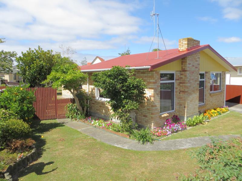 12 Long Melford Road, Awapuni, Palmerston North - Carousel 1