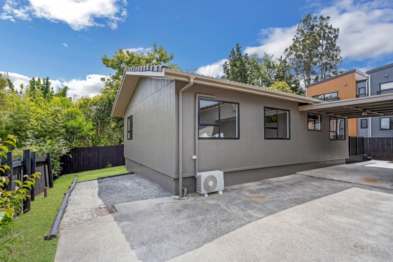 1/16 Pine Street, New Lynn, Auckland - Carousel 1