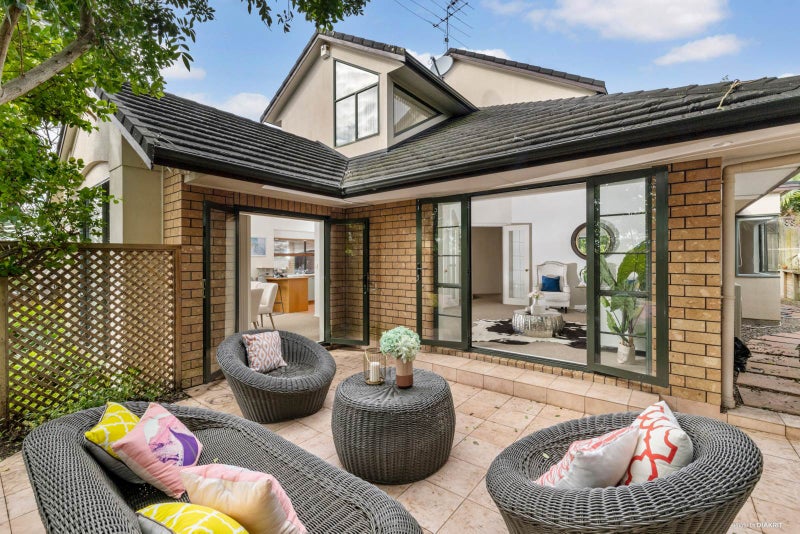 1/9 Leicester Parade, Somerville, Manukau - Carousel 2