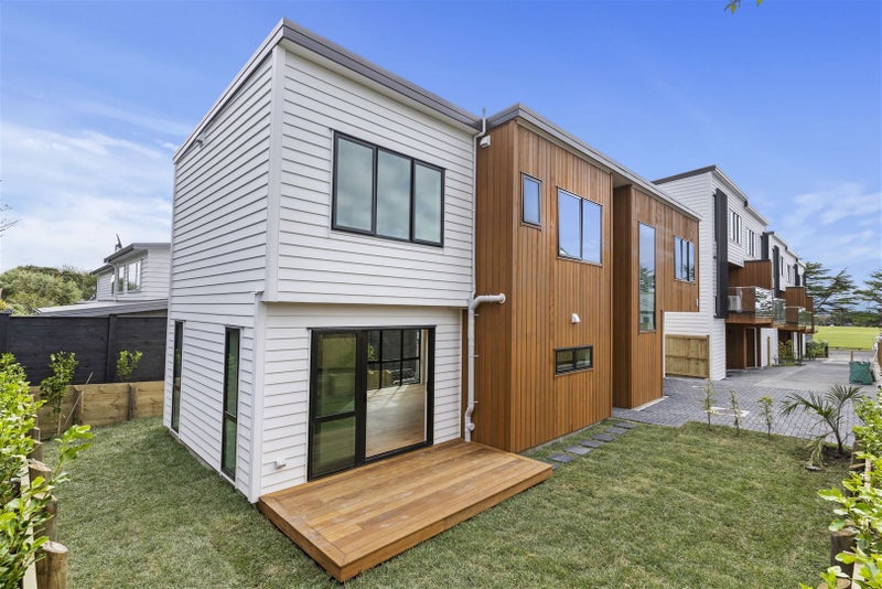 28F Walker Road, Point Chevalier, Auckland - Carousel 2