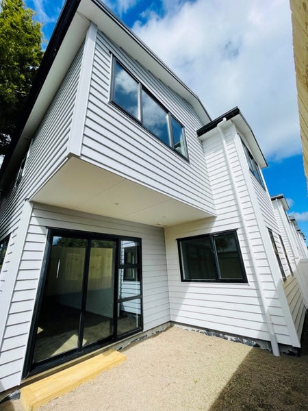 7/25 Swanson Road, Henderson, Auckland - Carousel 16