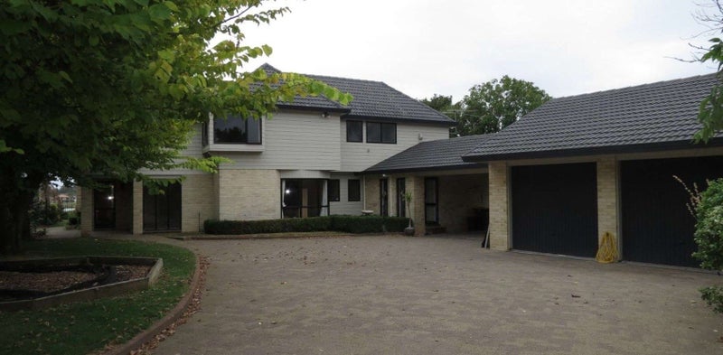 5 Chica Place, Conifer Grove, Takanini - Carousel 1