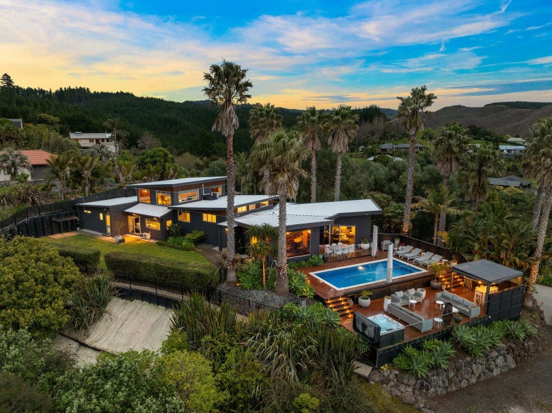 17 Governors Heights, Whangamata, Whangamatā - Carousel 1