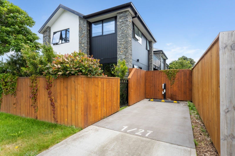 1/27 Waiwhetu Road, Waiwhetu, Lower Hutt - Carousel 1