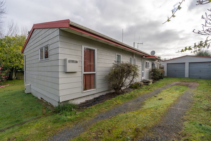 27 Riley Place, Fitzroy, Hamilton - Carousel 1