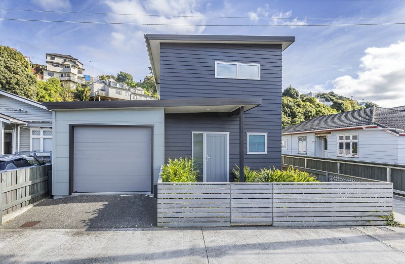 47A Tauhinu Road, Miramar, Wellington - Carousel 1