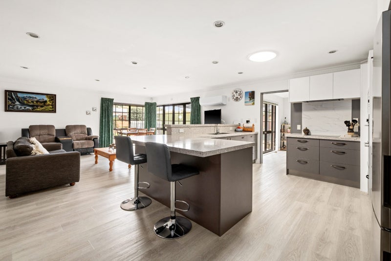 5 Jacaranda Place, Greenmeadows, Napier - Carousel 2