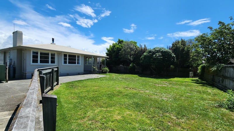 235 Warwick Road, Mayfair, Hastings - Carousel 2
