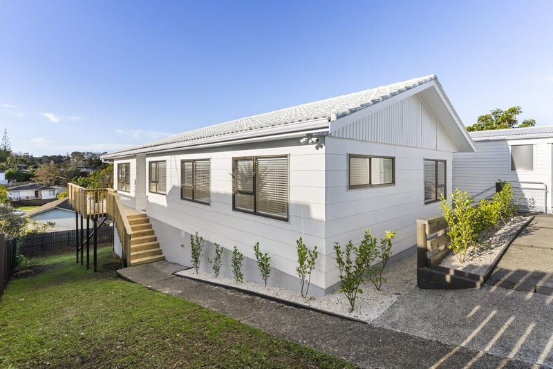 39 Cockayne Crescent, Sunnynook, Auckland - Carousel 1