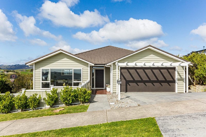 144 Endeavour Drive, Whitby, Porirua - Carousel 1