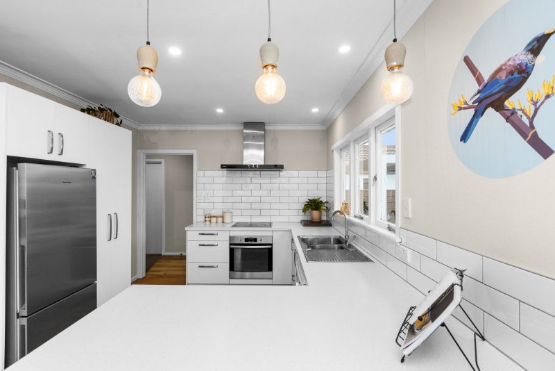 402 Frimley Place, Frimley, Hastings - Carousel 1