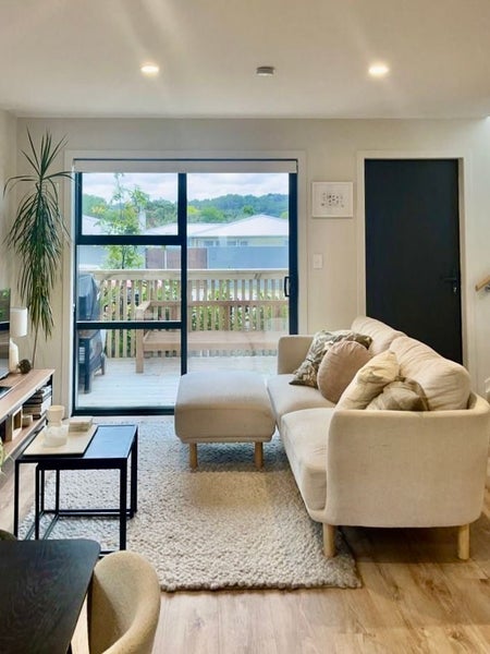 1/169 Beach Haven Road, Beach Haven, Auckland - Carousel 1