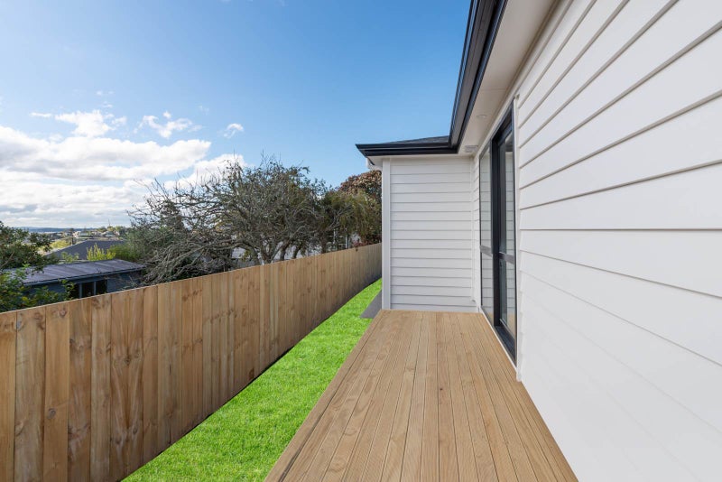 1/89 Awaroa Road, Sunnyvale, Auckland - Carousel 28