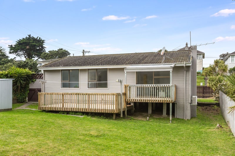 18 Taupiri Crescent, Titahi Bay, Porirua - Carousel 1