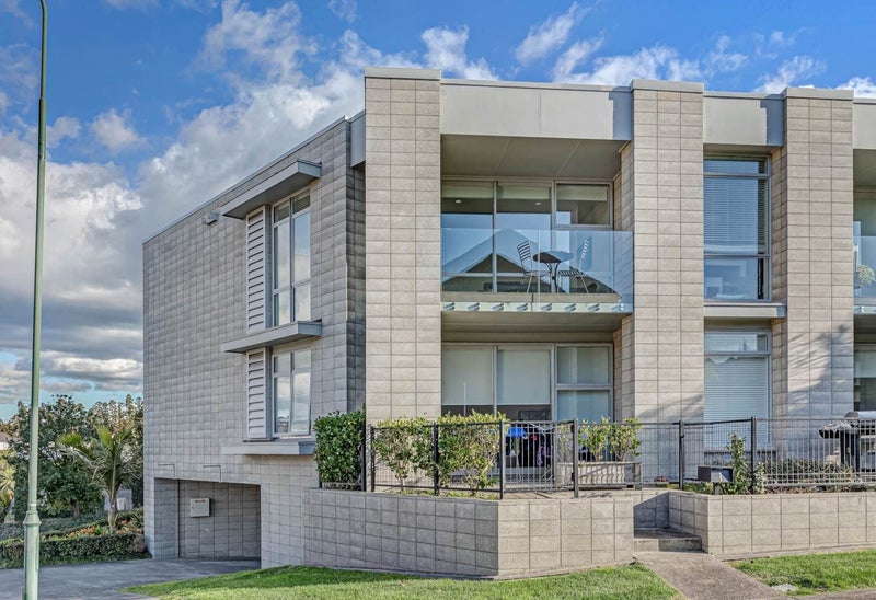 1 Bickerton Way, Flat Bush, Auckland - Carousel 1