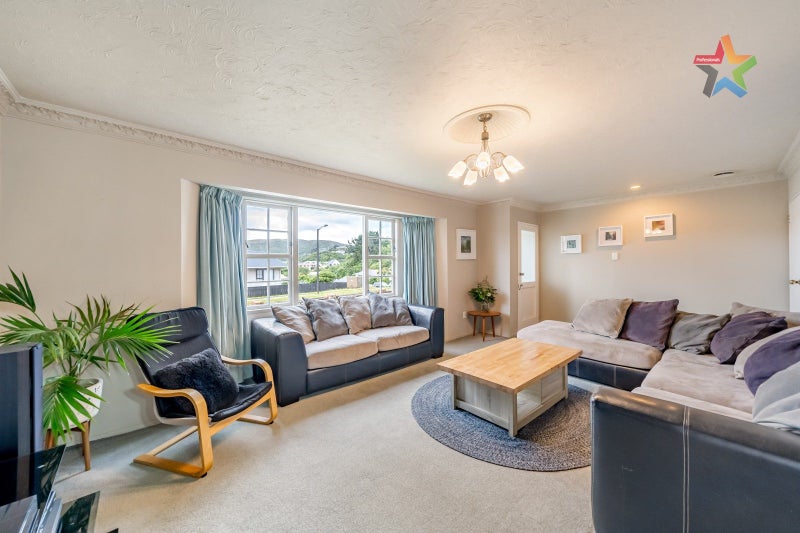 32 Invercargill Drive, Kelson, Lower Hutt - Carousel 2