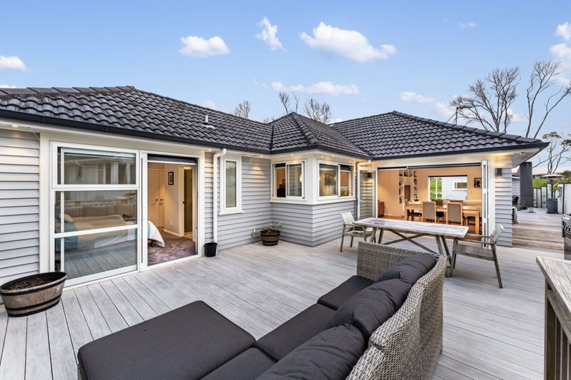 12 Bromley Place, Glen Innes, Auckland - Carousel 1