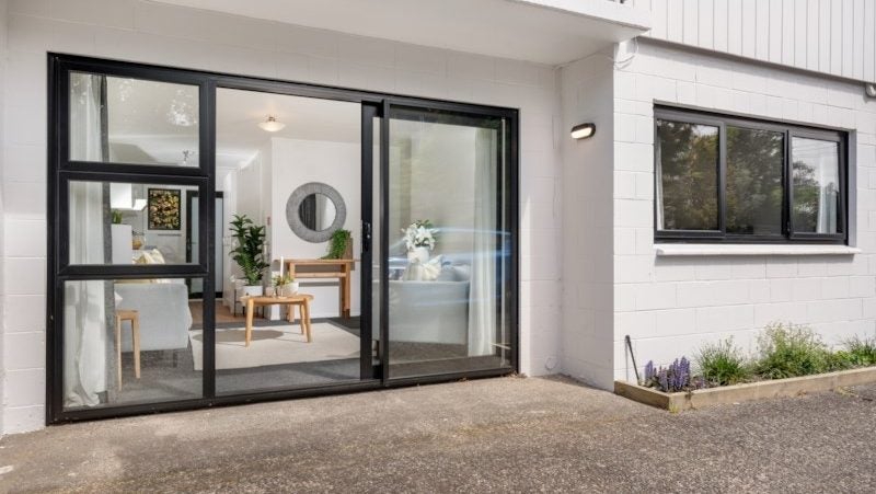 2/767 Beach Road, Browns Bay, Auckland - Carousel 1