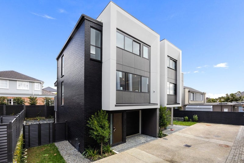 16C Saltburn Road, Milford, Auckland - Carousel 1